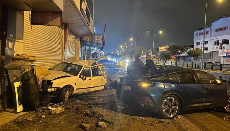 Adana’da yağmur kazayı getirdi! Park halindeki 4 araca çarptı