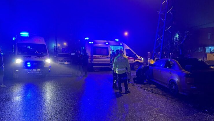 Arnavutköy’de otomobil direğe çarptı: 5 yaralı