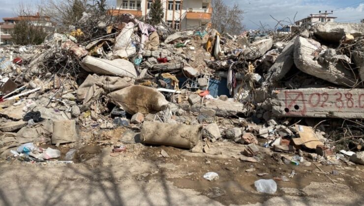 Depremde yıkılan Akabe Sitesi soruşturmasında Adıyaman Valisi Varol, eski Başkan Yardımcısı Bulut için soruşturma izni vermedi