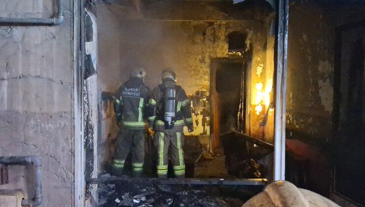 İş yeri sahibi içeride uyuyordu…Yangın çıktı!