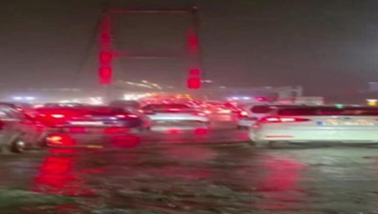 İstanbul’u sağanak vurdu: Ev ve iş yerlerini su bastı, sürücüler güçlükle ilerledi