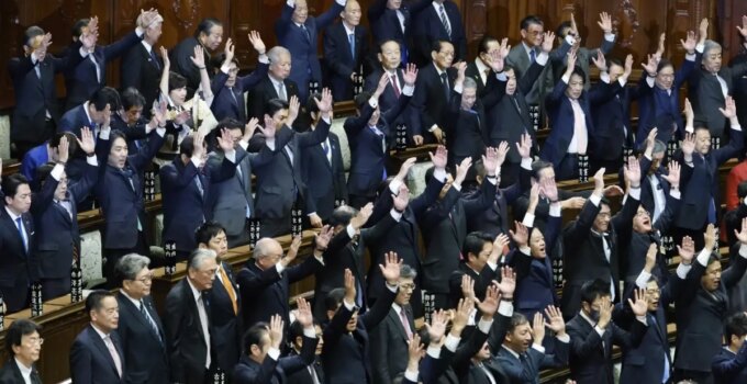 Japonya’da hükümet düştü, ülke erken seçime gidiyor