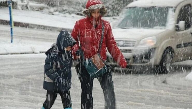 Kar yağışı başladı! Tatil haberleri peş peşe geldi