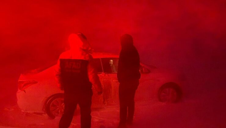 Karda mahsur kalan 6 kişi kurtarıldı