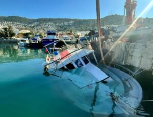 Muğla’da fırtına balıkçı teknelerini batırdı