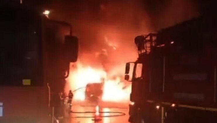 Nurdağı’nda çocuk bezi yüklü TIR alev alev yandı