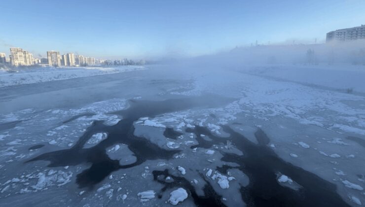 Sivas eksi 19’u gördü, Kızılırmak buz tuttu
