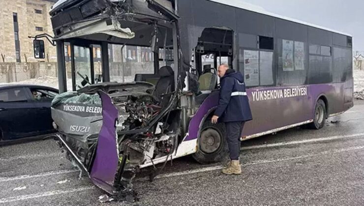 Feci kaza: otobüs ile minibüs çarpıştı, 18 kişi yaralandı