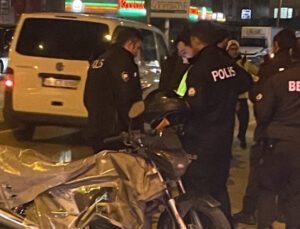 İki motosiklet çarpıştı… 1’i hamile 2 yaralı