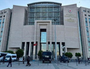 İstanbul merkezli şike ve bahis operasyonunda yakalanan 32 şüpheli adliyede