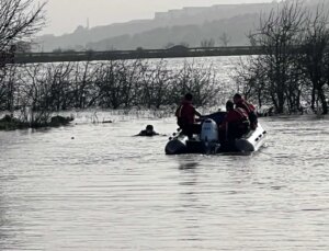 Manisa’da gölet kenarında kaybolan genç aranıyor