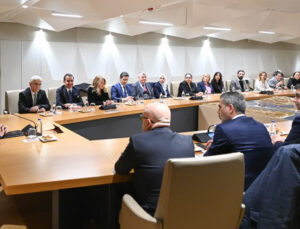 Türk dizilerine dev destek programı: Bakan Ersoy detayları sektör temsilcileriyle paylaştı