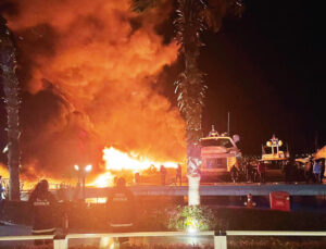 Alevler milyonluk yatlara acımadı… 7 motoryat kül oldu