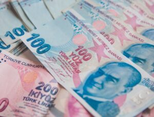 Bakan Bayraktar zam sinyali verdi: Nisan ayında değerlendirme yapabiliriz