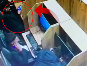 Beyoğlu’nda uyuyakalan kişinin cep telefonunu çalıp oyun oynamaya devam etti