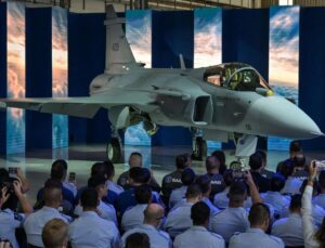 Brezilya’da üretilen ilk süpersonik savaş uçağı tanıtıldı