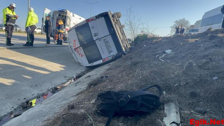 Çanakkale’de yolcu minibüs ile otomobil çarpıştı: 8 yaralı