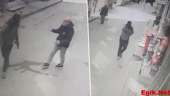 Fatih’te alışveriş yaptığı bakkalı oyuncak silahla bastı: O anlar kamerada