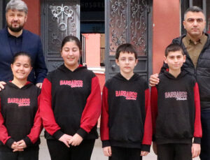 İlkokul öğrencileri mahallelinin 150 bin liralık borcunu kapattı