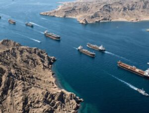 İran, 20 Pakistan gemisinin Hürmüz Boğazı’ndan geçişine izin verdi