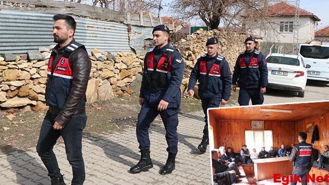 Jandarma köy köy dolaşarak vatandaşları uyarıyor: ‘Bu tür tuzaklara düşmemeye çalışacağız’