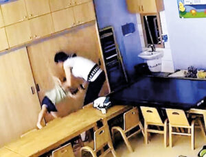 Kreşteki dayağa hapis cezası