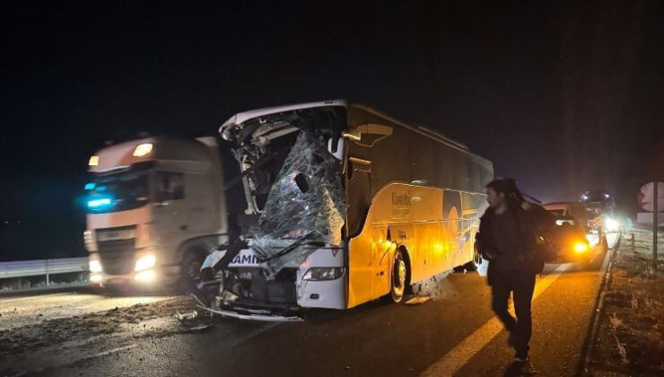 Otobüs ile çekici çarpıştı… Kazada 1 kişi öldü, 15 kişi yaralandı