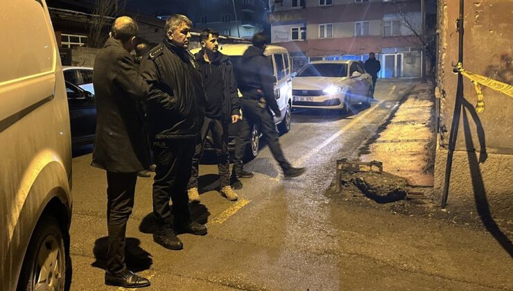 Sokakta boğazından bıçaklanmış halde ölü olarak bulundu