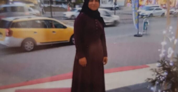 Tartıştığı eşini boğdu