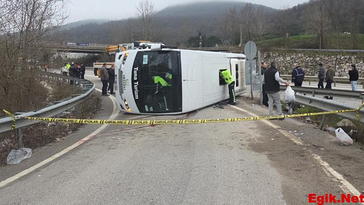 Yalova’da işçileri taşıyan servis devrildi: 1 ölü, 20 yaralı