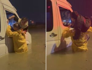 Adana sular altında kaldı! Minibüste mahsur kalan çocuklar böyle kurtarıldı