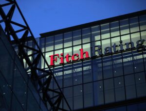 Fitch, Türkiye’nin “pozitif” kredi görünümünü değiştirdi