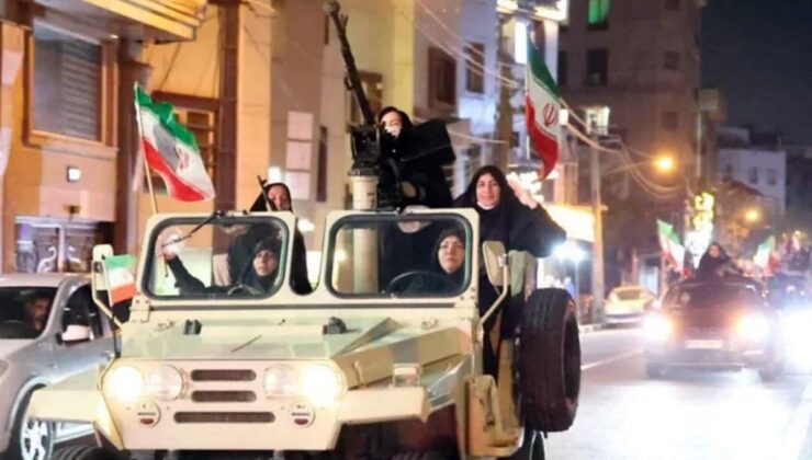 İranlı kadınlar da silah kuşanıp sokağa çıktı! Verdikleri mesaj net