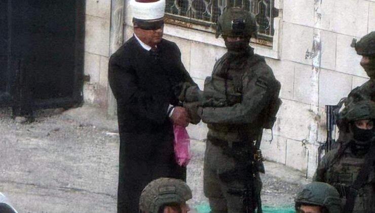 İsrail askerleri Filistinli eski bakanı ellerini ve gözlerini bağlayarak gözaltına aldı