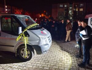 Kanlı pusu! Minibüsünü park ederken kurşunların hedefi oldu