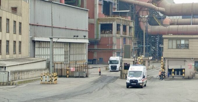 Kocaeli’de fabrikada yüksekten düşen 4 işçi yaralandı