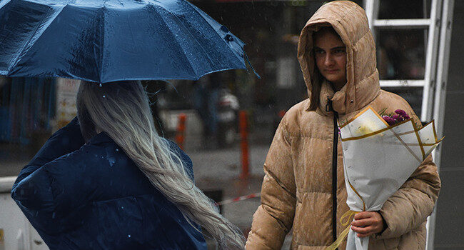 Meteoroloji saat verdi: Gök gürültülü ve kuvvetli sağanak geliyor! | 13 kente kritik uyarı: Yağış, rüzgar ve toz taşınımı…