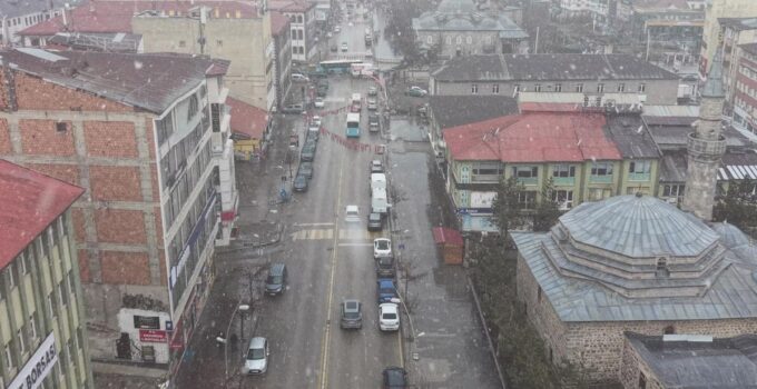 Nisan ayında kar sürprizi! Bir şehrimiz beyaza büründü