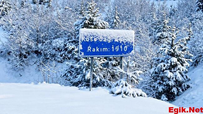 Nisan’da kar esareti: Köse Dağı geçidi karla kaplandı