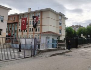 Öğrencinin silah getirdiği okulda “şeffaf poşet” önlemi