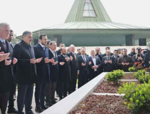 Özal’a 33’üncü yıl anması