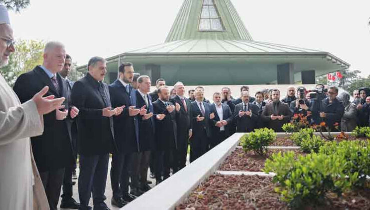 Özal’a 33’üncü yıl anması