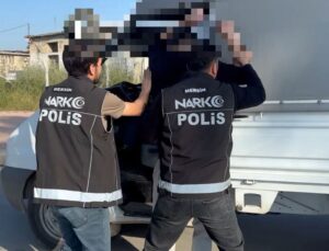 Polisin takip ettiği kamyonetten yaklaşık 185 kilo esrar ele geçirildi