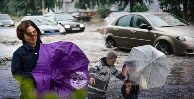 Sel, dolu ve heyelan tehlikesi! Meteoroloji saat verip uyardı: 7 ilde sarı kodlu alarm