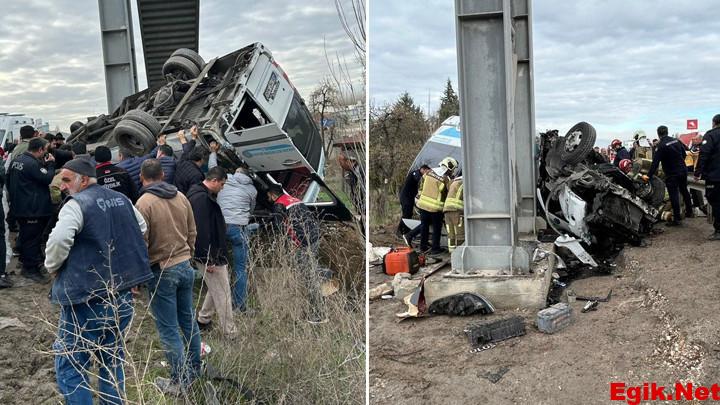 Son dakika… Ankara’da feci kaza! Özel halk otobüsü üst geçidin ayağına çarptı: 5 can kaybı