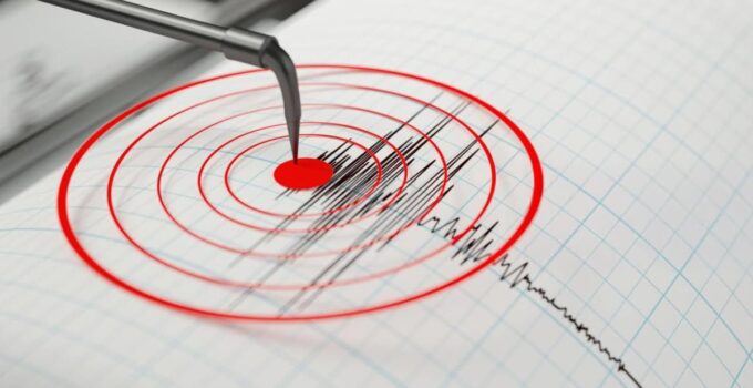 Adana’da 4.9 büyüklüğünde deprem! Sarsıntı çevre illerde de hissedildi