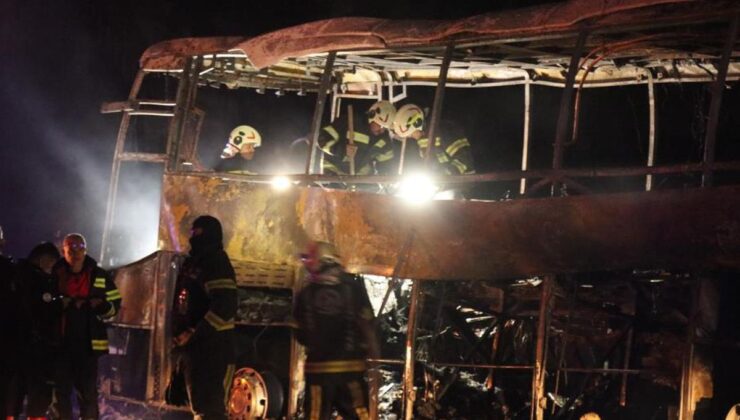 Denizli’de bariyerlere çarpan yolcu otobüsü alev aldı: 8 ölü