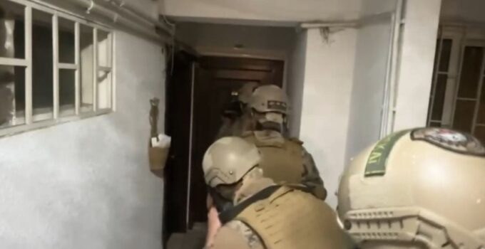 İstanbul’da sahte belgelerle ikamet izni aldıran şüphelilere operasyon: 31 gözaltı