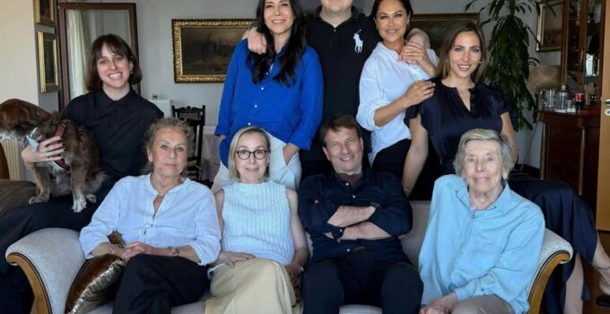 Kaya Çilingiroğlu, eski eşleri Hülya Avşar ve Feraye Tanyolaç ile bayramda bir araya geldi