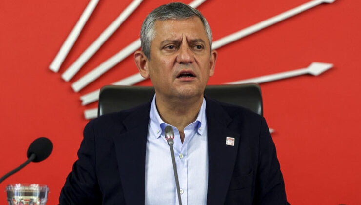 Özgür Özel, görevleri düşen CHP Parti Meclisi üyeleriyle toplantı yaptı